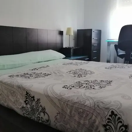 Piso De 3 Con Salon En El Centro De * Salamanca