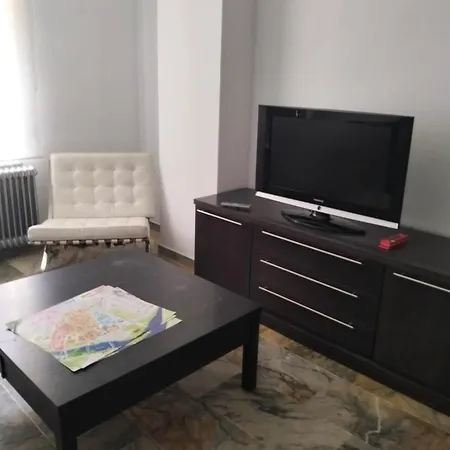 Piso De 3 Con Salon En El Centro De * Salamanca