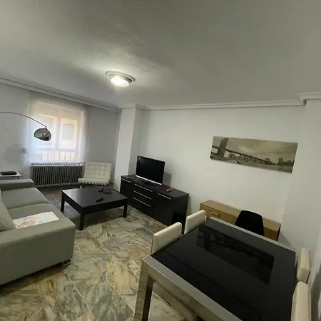 Piso Amplio En El Centro De Salamanca, Tv, Wifi