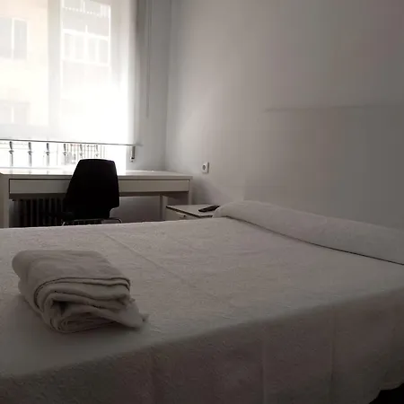 Piso De 3 Con Salon En El Centro De * Salamanca